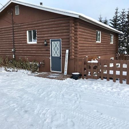 Our Cabin Bed & Breakfast Yellowknife Exteriör bild