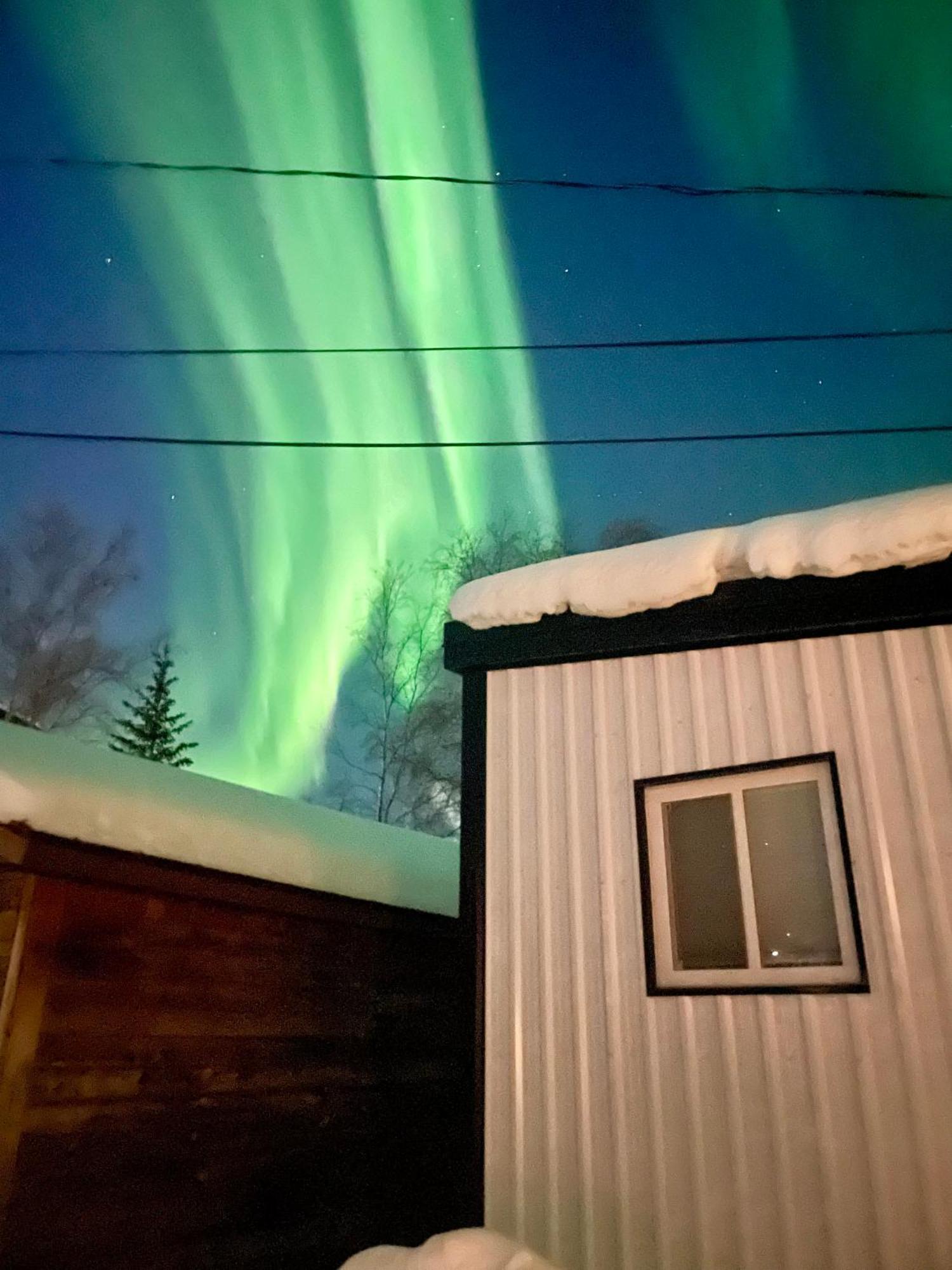 Our Cabin Bed & Breakfast Yellowknife Exteriör bild