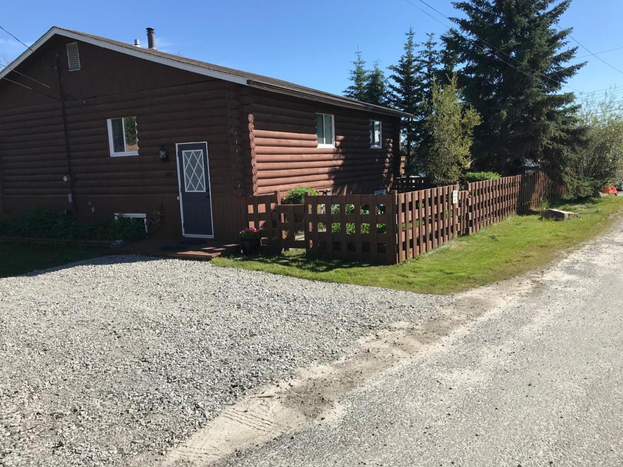 Our Cabin Bed & Breakfast Yellowknife Exteriör bild