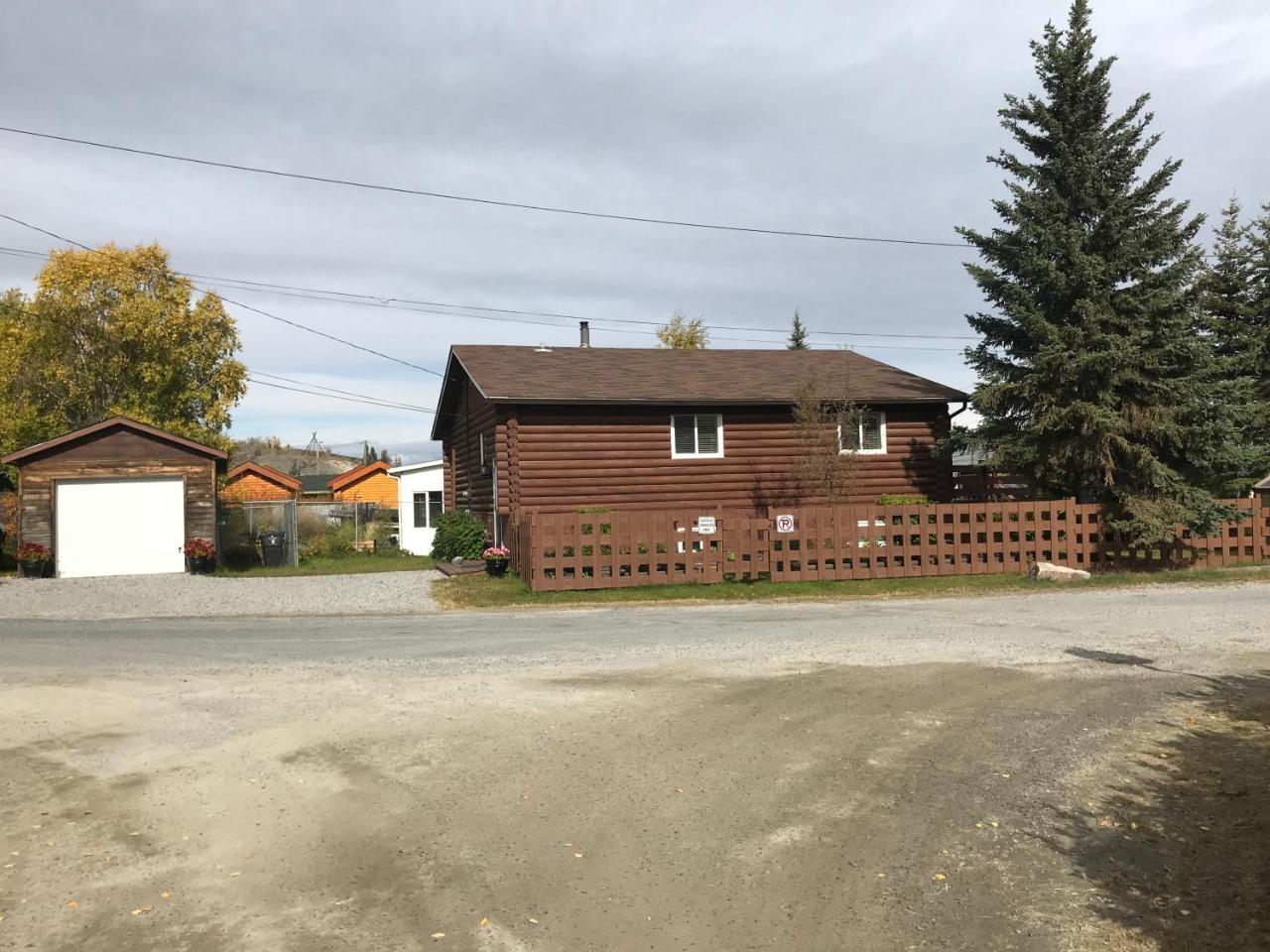 Our Cabin Bed & Breakfast Yellowknife Exteriör bild