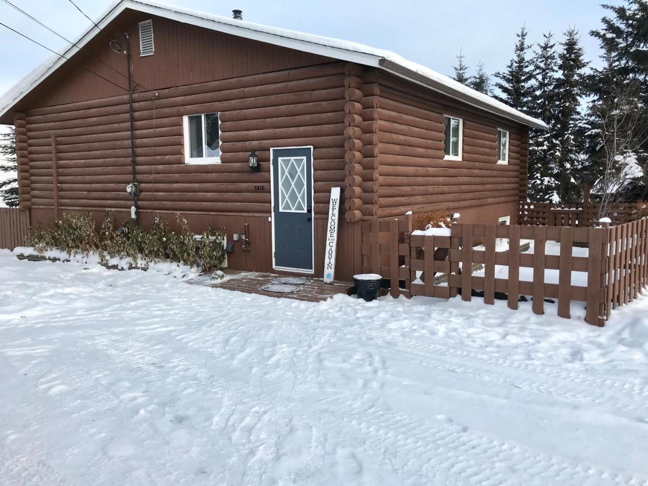 Our Cabin Bed & Breakfast Yellowknife Exteriör bild