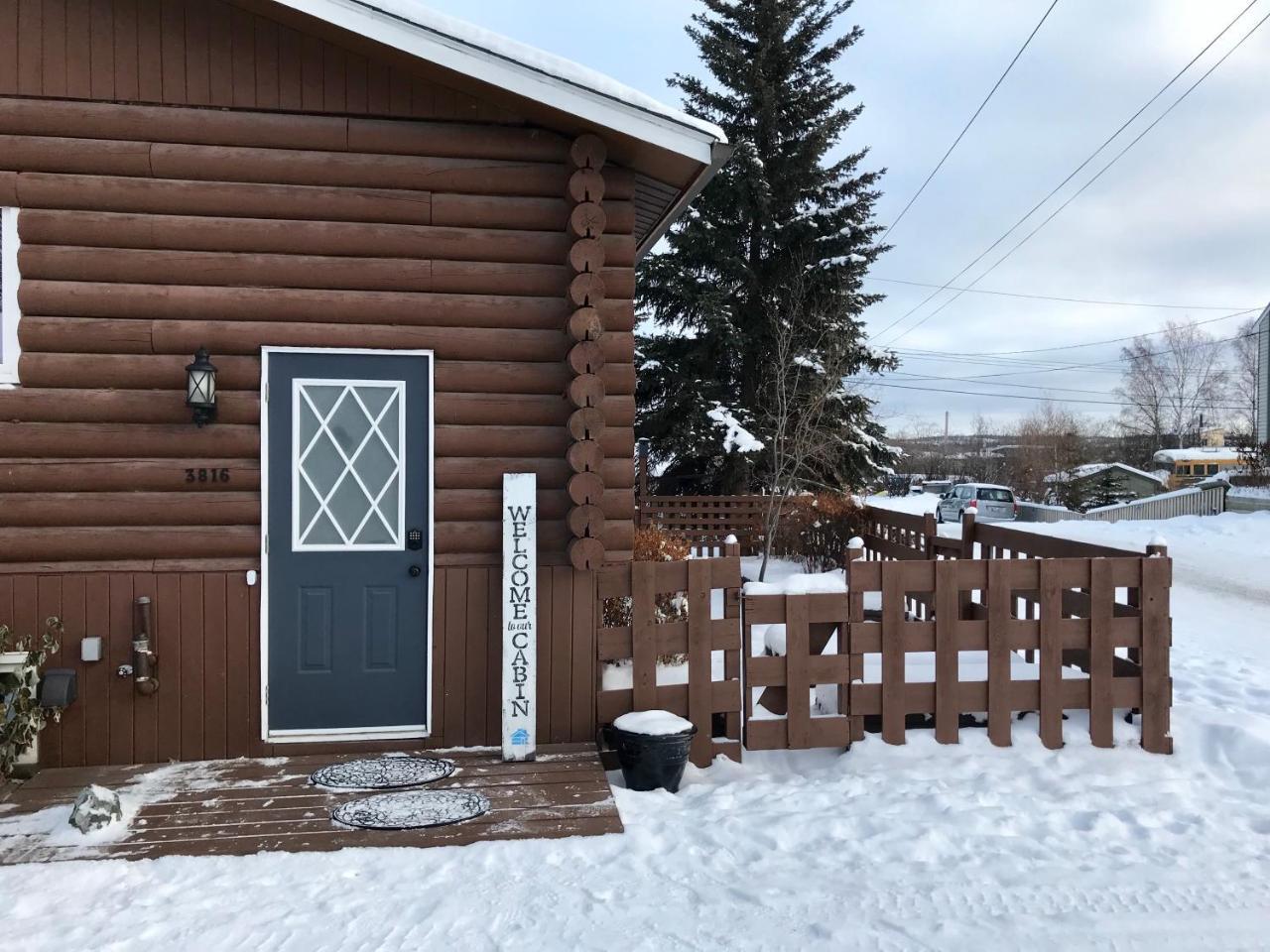 Our Cabin Bed & Breakfast Yellowknife Exteriör bild