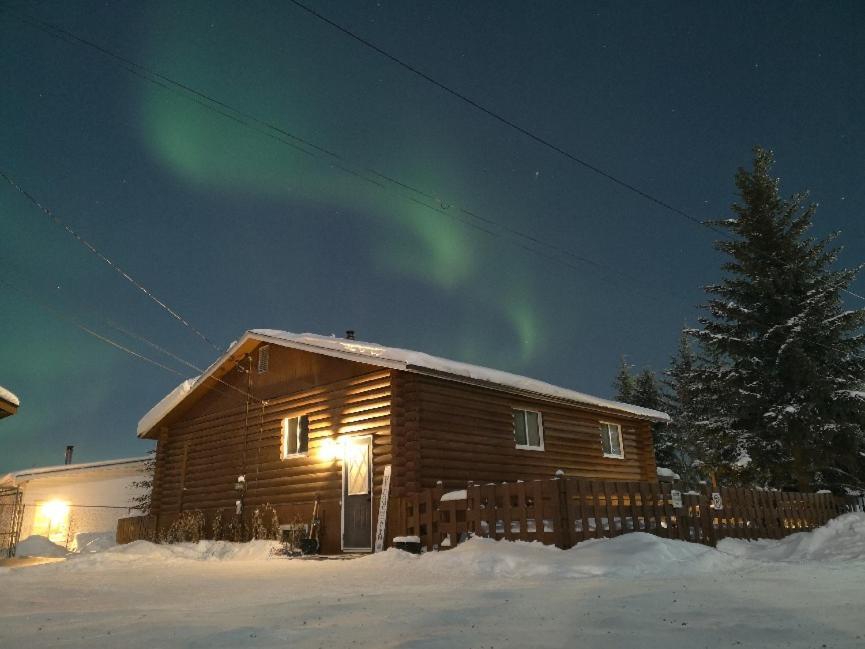Our Cabin Bed & Breakfast Yellowknife Exteriör bild